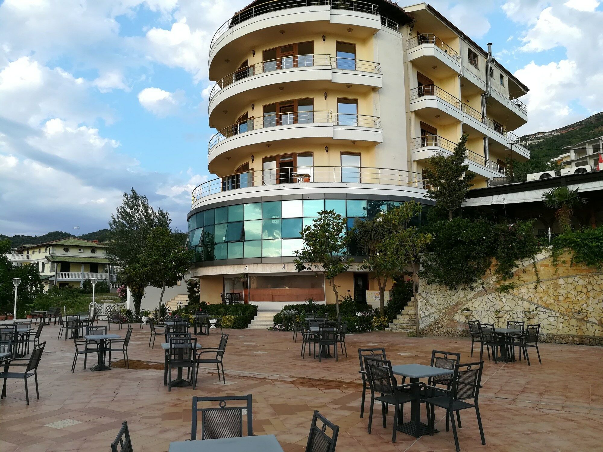 Monte-Carlo Hotel Вльора Екстер'єр фото
